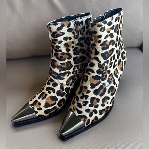 DUNDAS x REVOLVE Gigi Bootie in Tan – Leopard Print – Metal Toe – Size 8,5